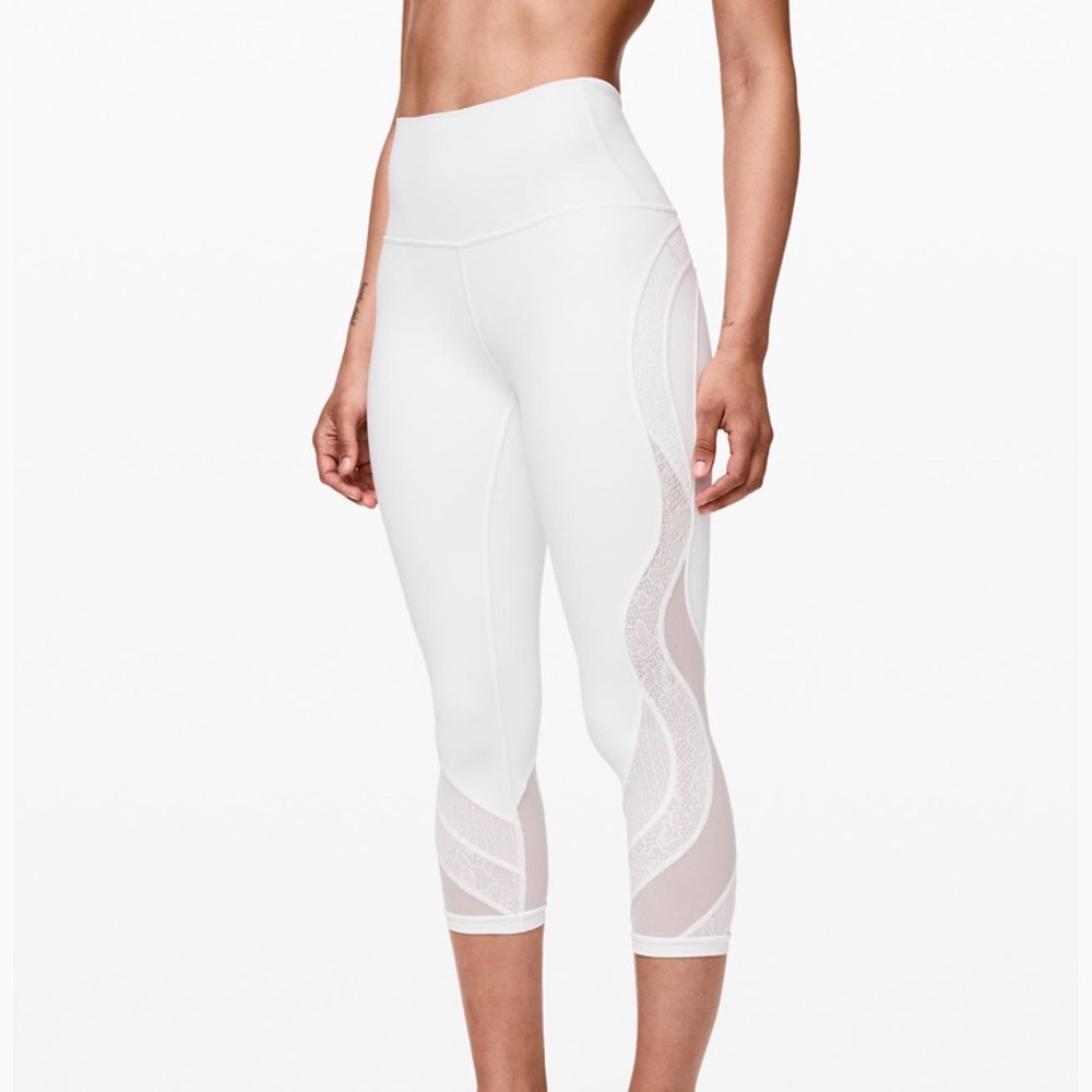 Lululemon Wunder Under HR Crop 21” Lace sz 6